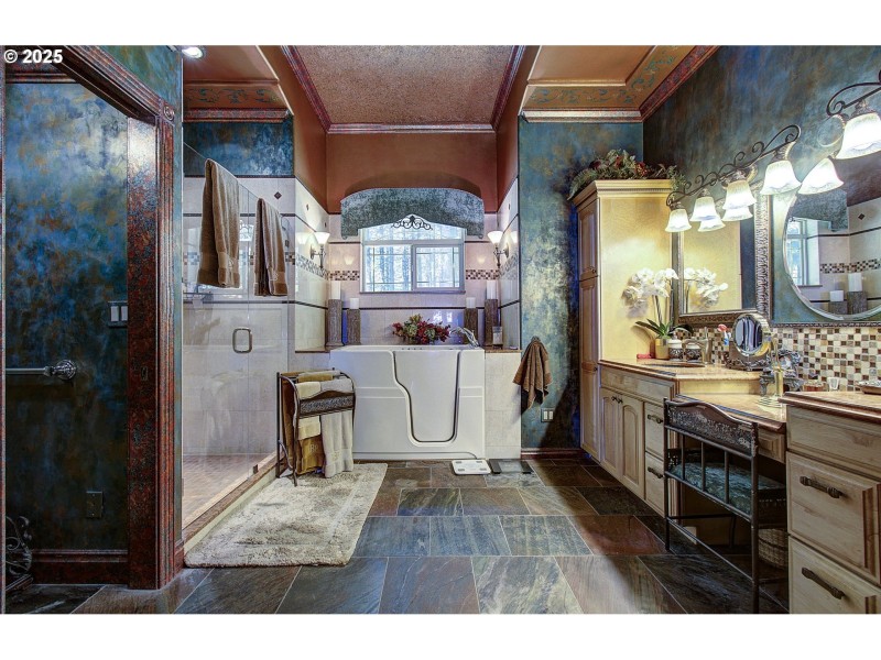 Owner's Suite Bathroom