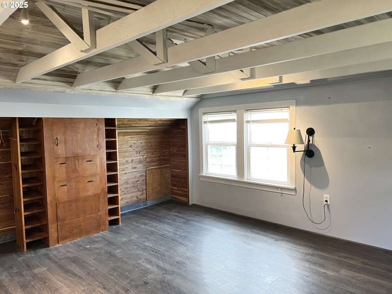Bedroom, Primary