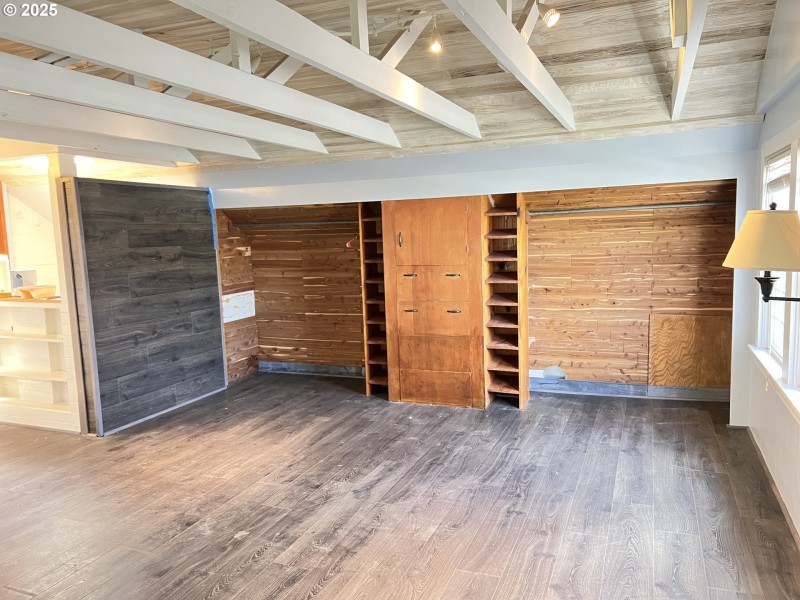 Bedroom, Primary