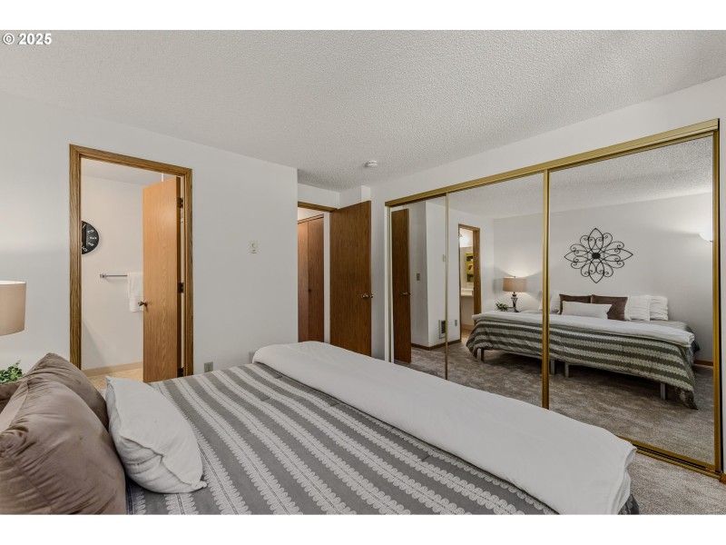 Bedroom, Primary
