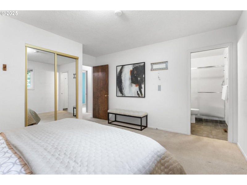 Bedroom, Primary