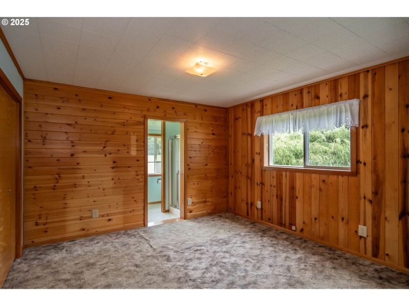Bedroom, Primary