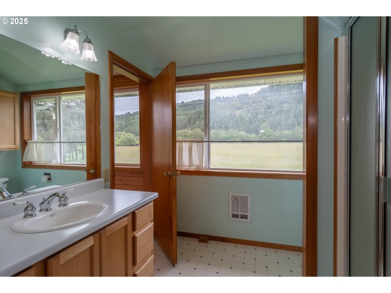 Bathroom, Attached