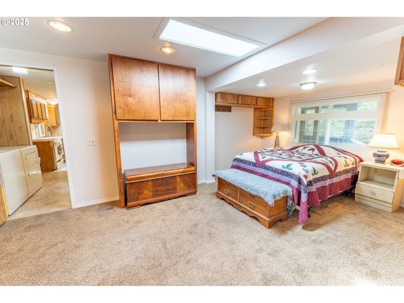 Bedroom, Primary
