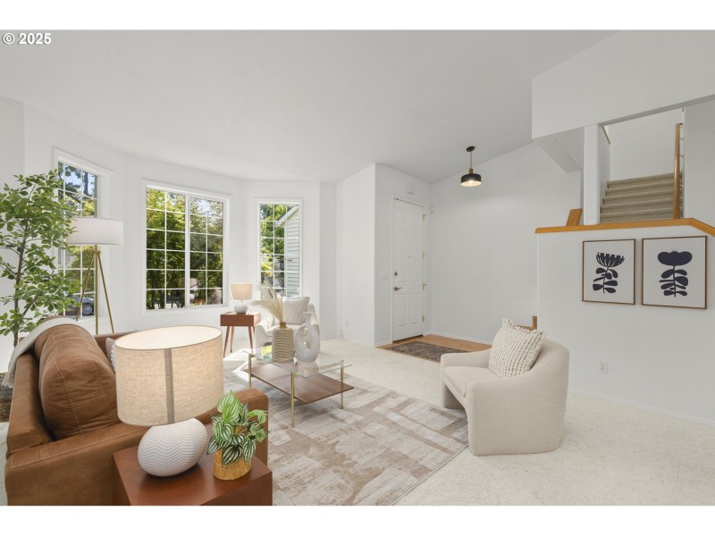 Living Room/Entrance