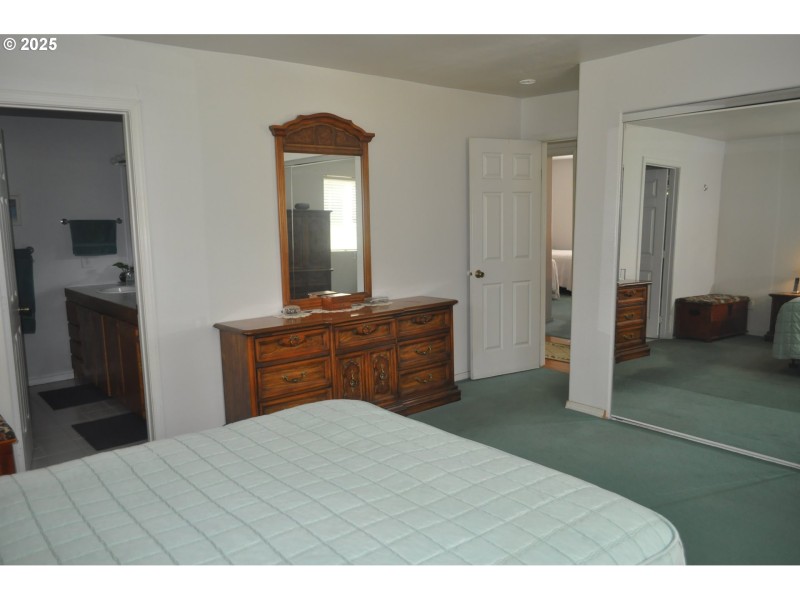 Bedroom, Primary