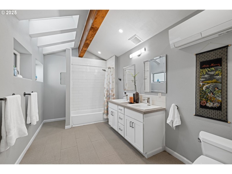 Bathroom, Attached