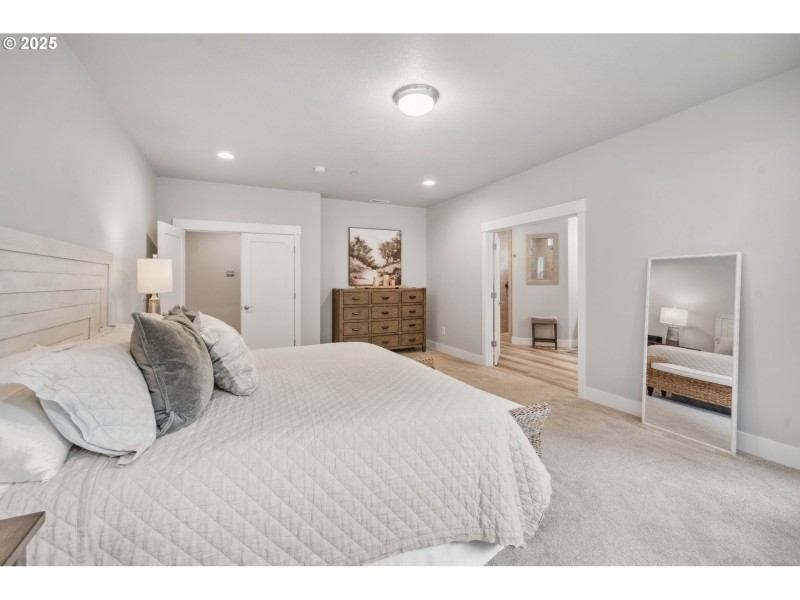 Bedroom, Primary