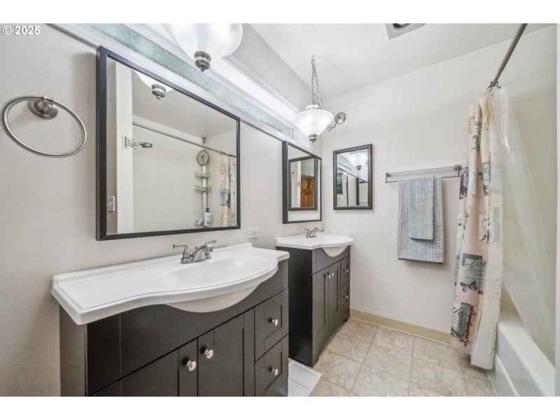Bathroom, Attached