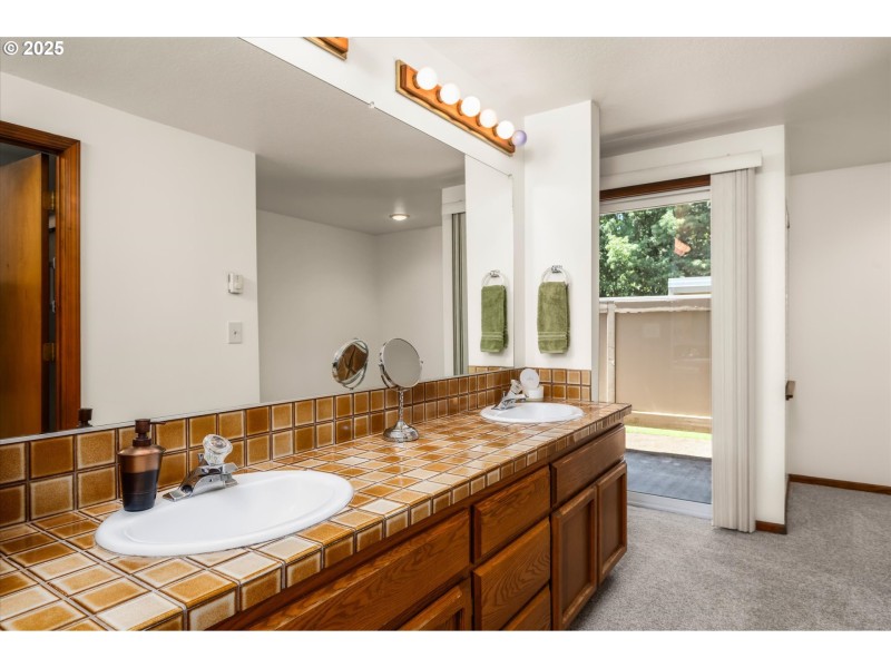 Owner's Suite Bathroom
