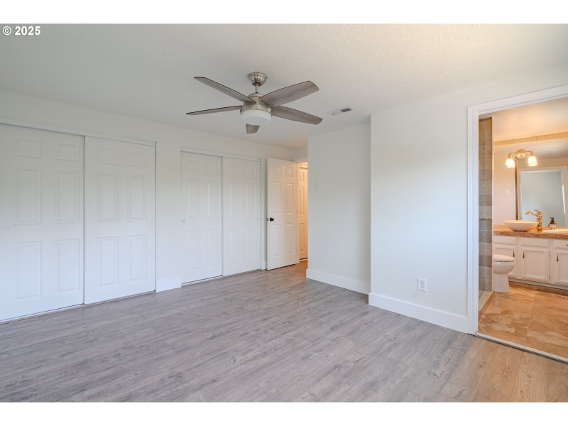 Bedroom, Primary