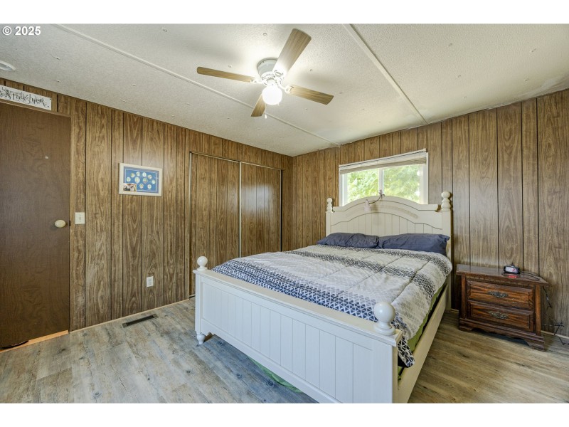 Bedroom, Primary