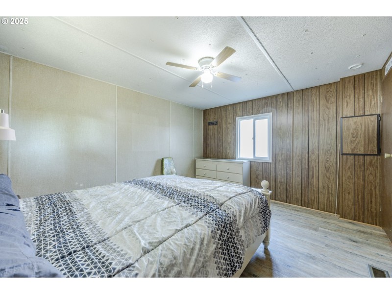 Bedroom, Primary