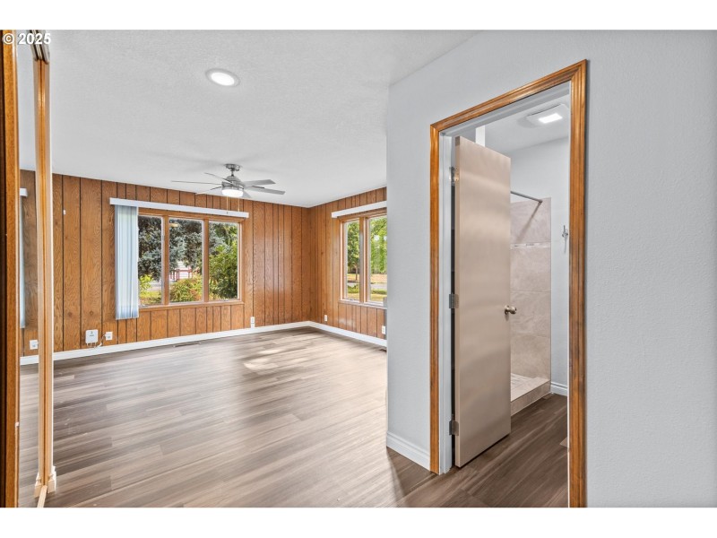 Bedroom, Primary
