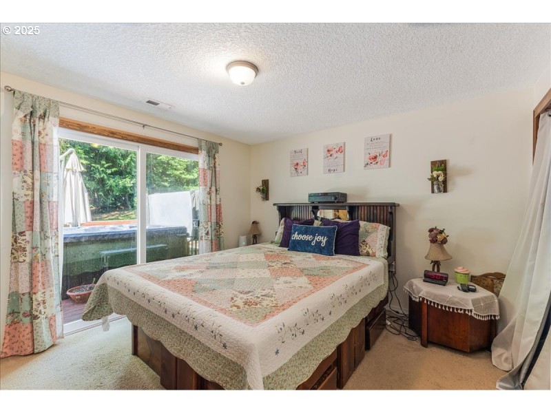 Bedroom, Primary