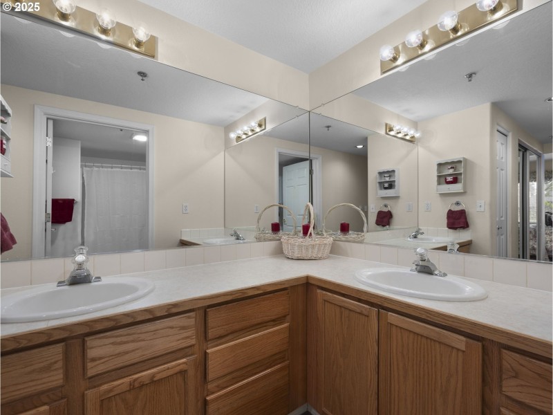 Owner's Suite Bathroom