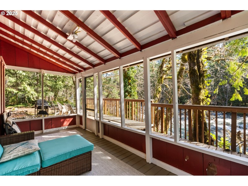 Porch, Screened in