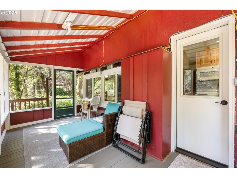 Porch, Screened in
