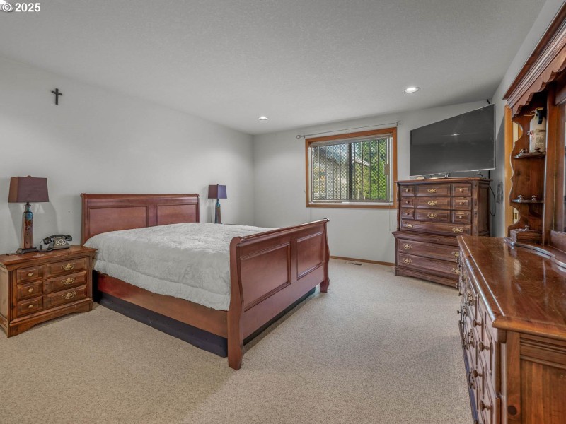 Bedroom, Primary
