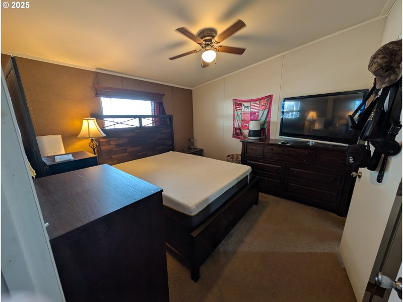 Bedroom, Primary