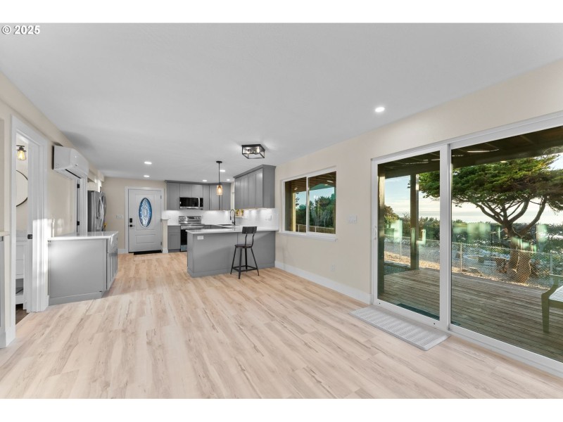 Kitchen/Living Room