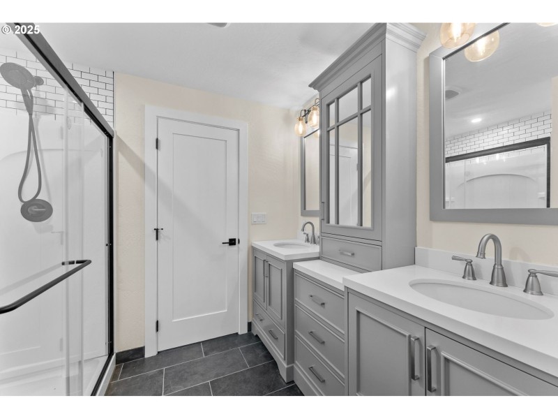 Owner's Suite Bathroom