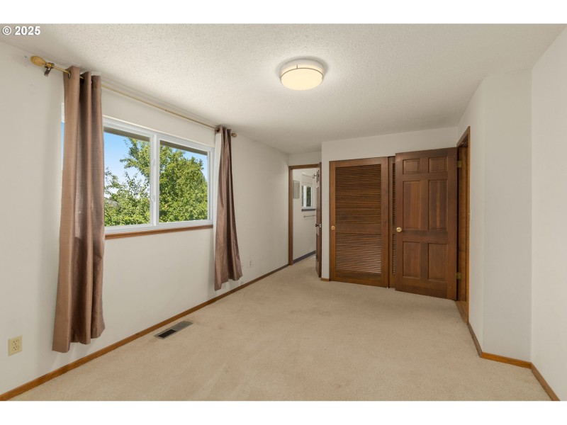 Bedroom, Primary