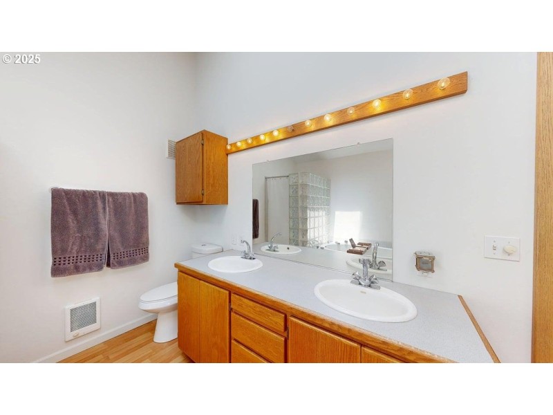 Bathroom, Attached