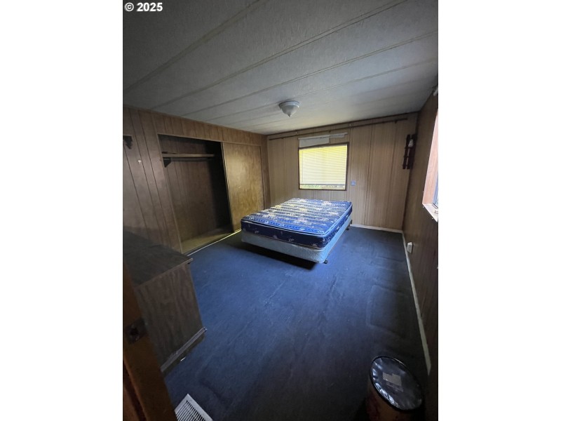 Bedroom, Primary