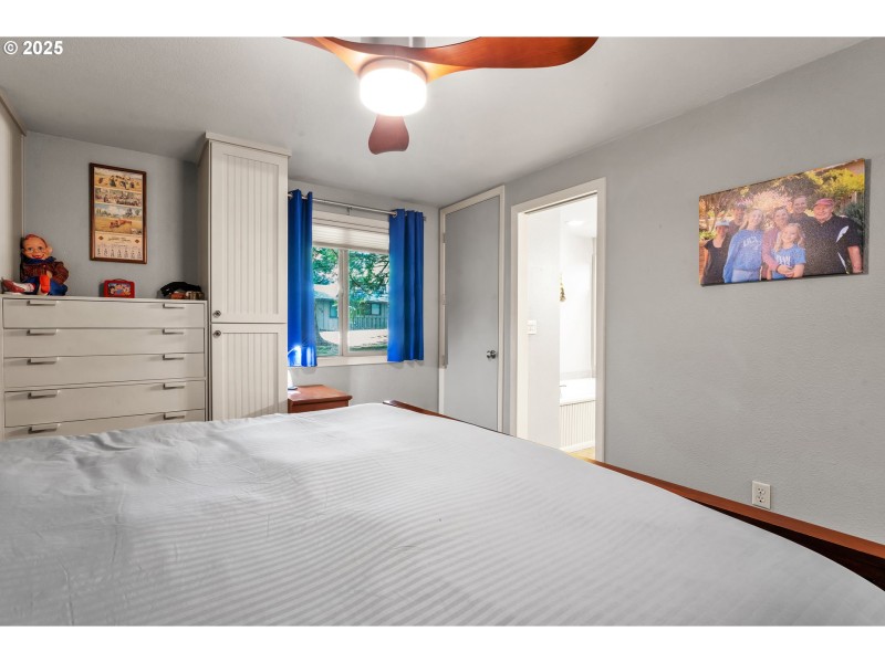 Bedroom, Primary