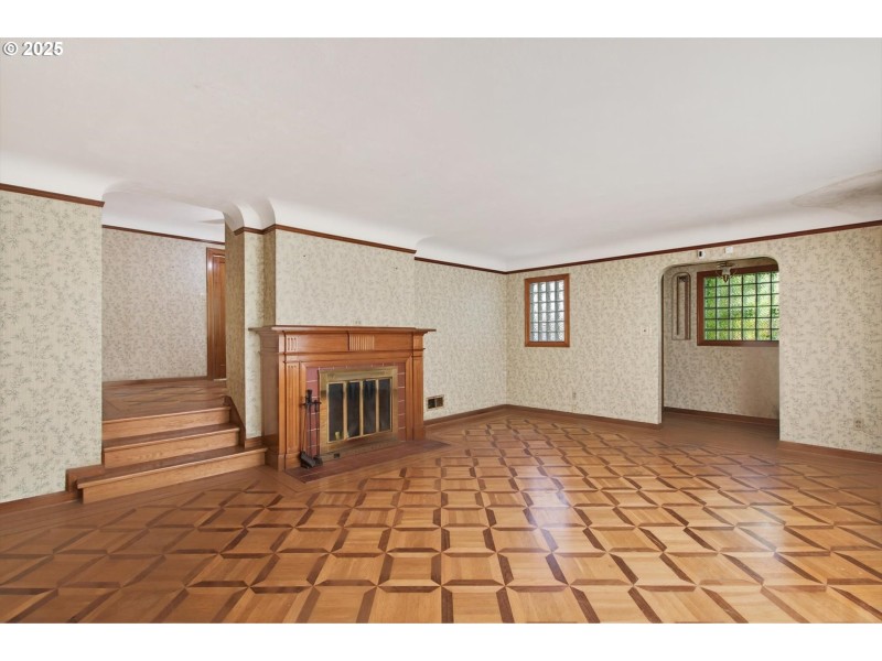 Living Room/Entrance