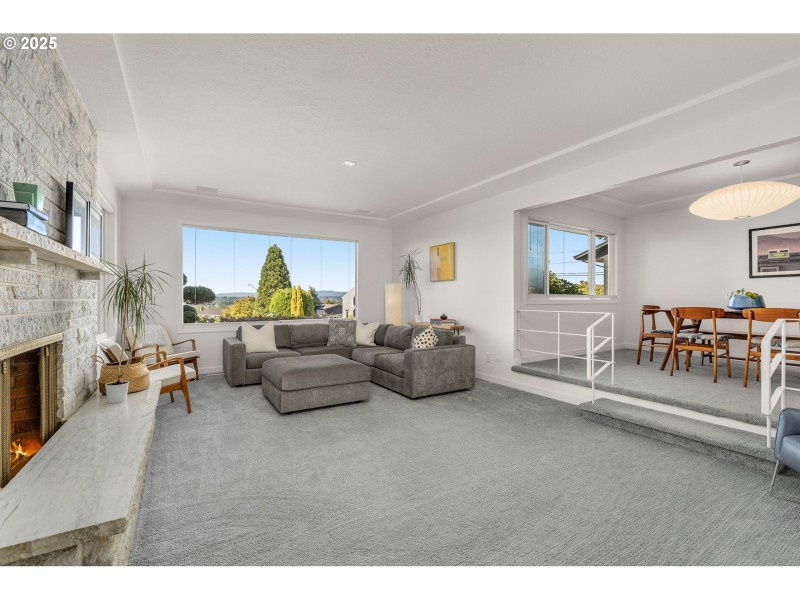 Living Room/Dining Room