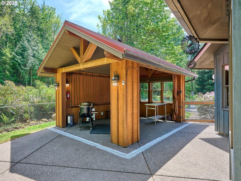 Kitchen/Outside