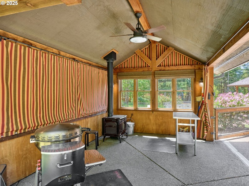 Kitchen/Outside