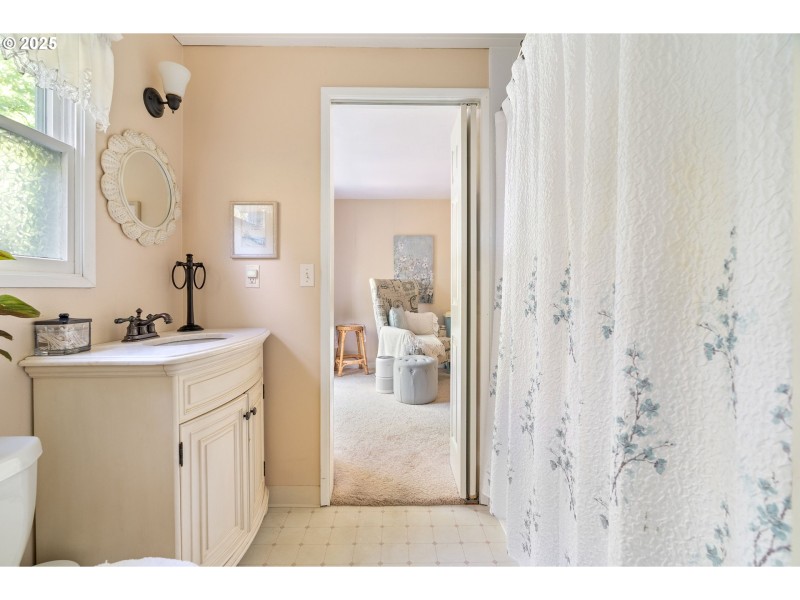Bathroom, Attached