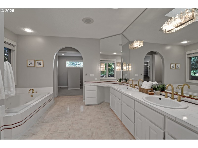 Owner's Suite Bathroom