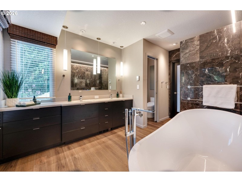 Owner's Suite Bathroom