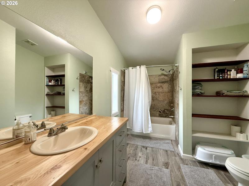 Bathroom, Attached
