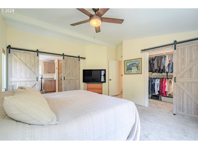 Bedroom, Primary