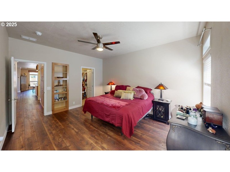 Bedroom, Primary