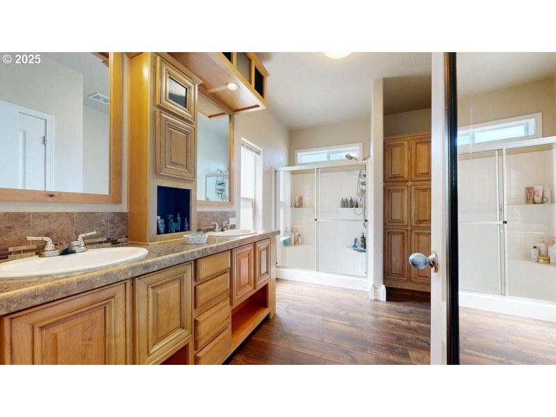 Bathroom, Attached