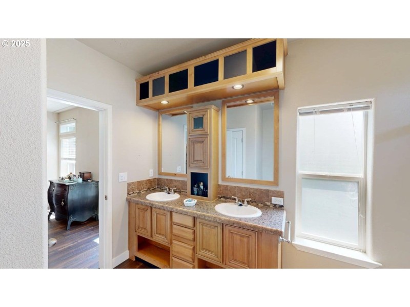 Bathroom, Attached