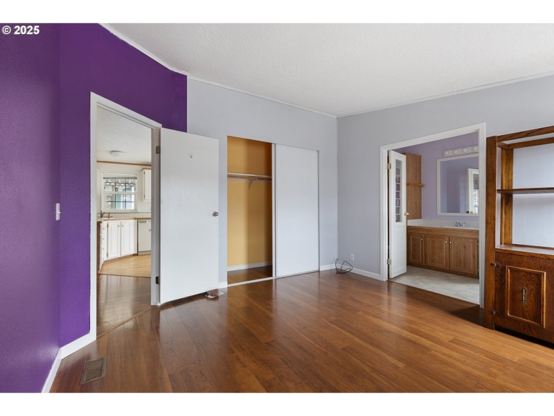 Bedroom, Primary