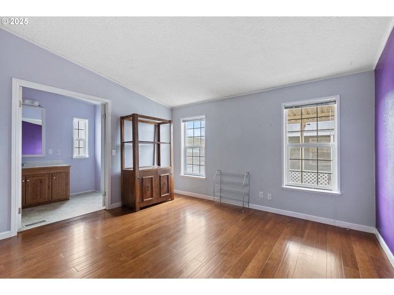 Bedroom, Primary