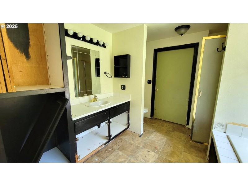 Bathroom, Attached