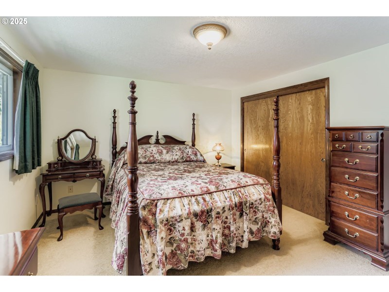 Bedroom, Primary