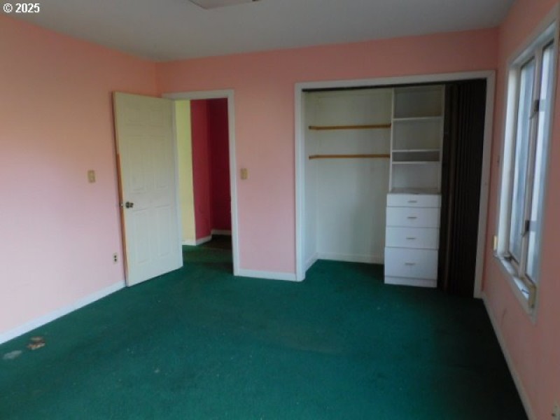 Bedroom, Primary