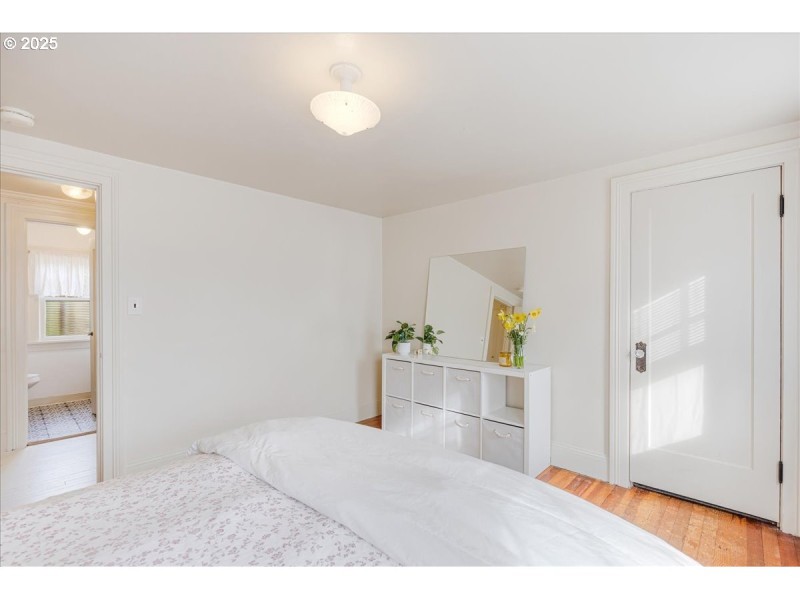 Bedroom, Primary