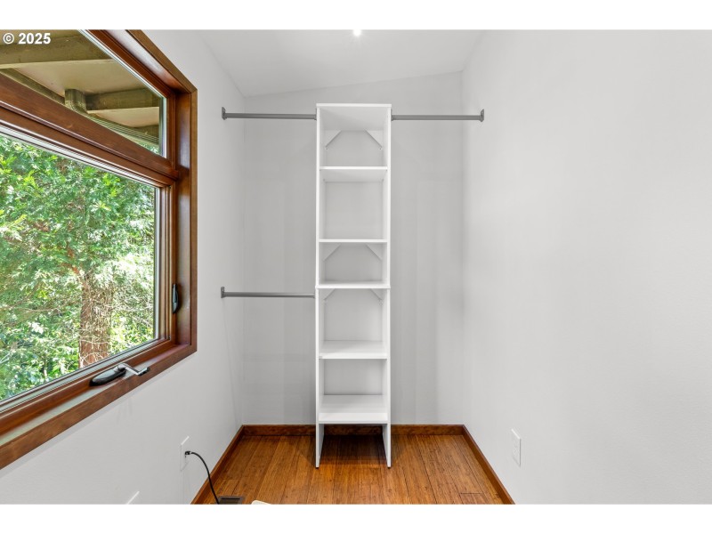 Bedroom, Primary