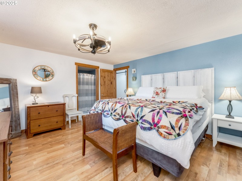 Bedroom, Primary